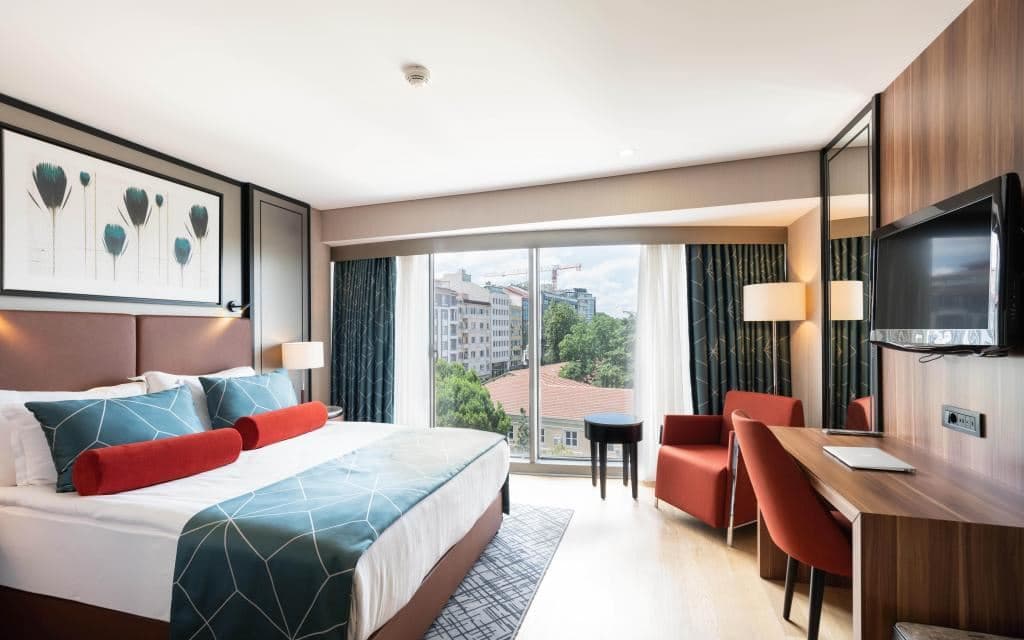 rooms-deluxe-city-view-room