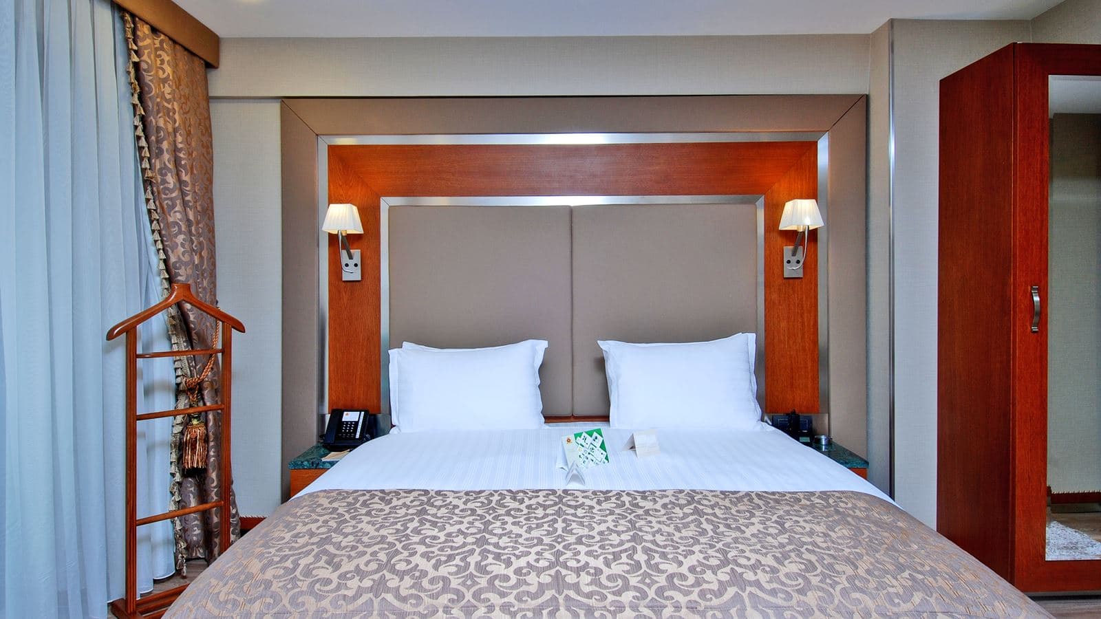 rooms-executive-suit