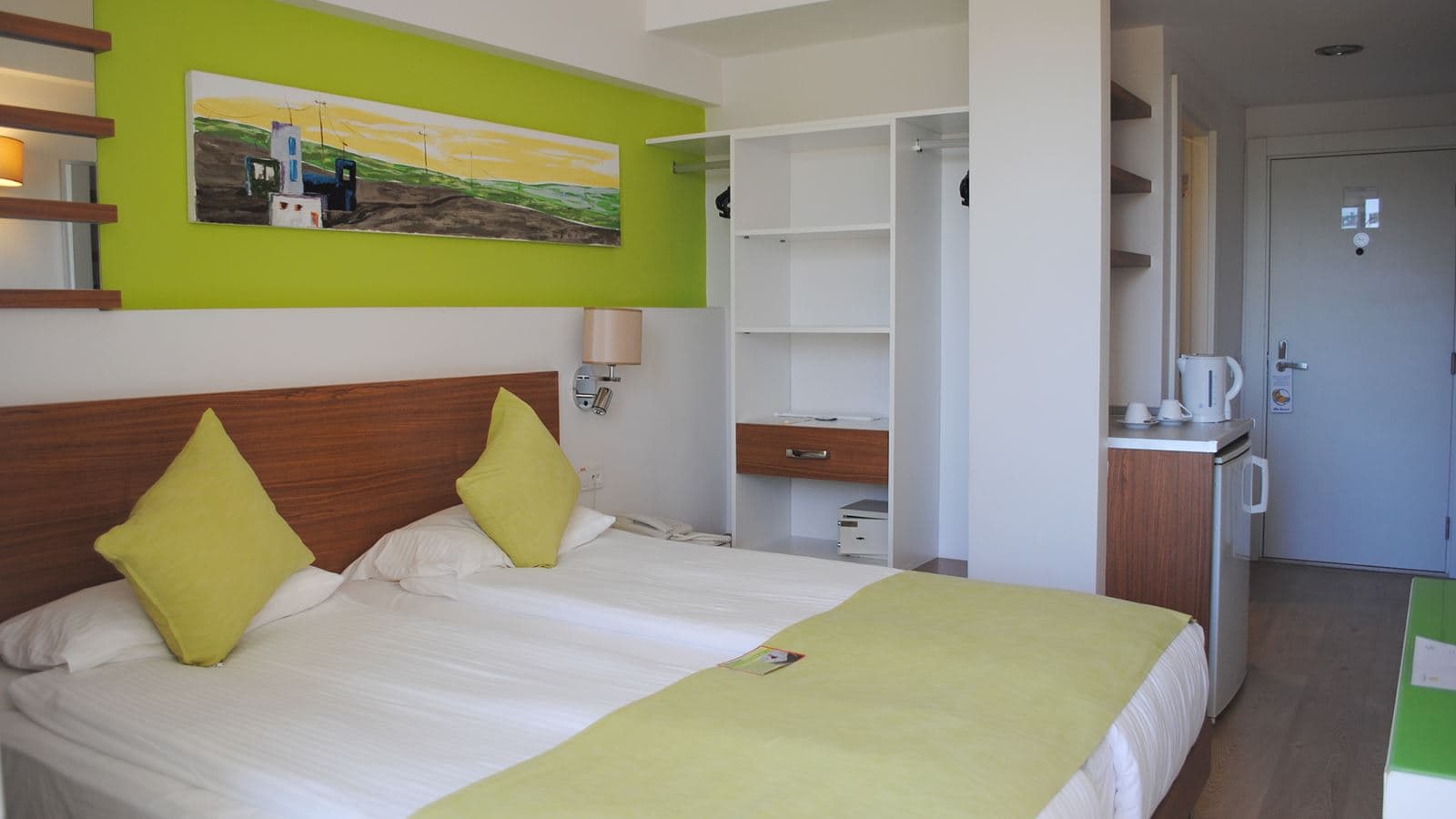 rooms-standard-room-land-view