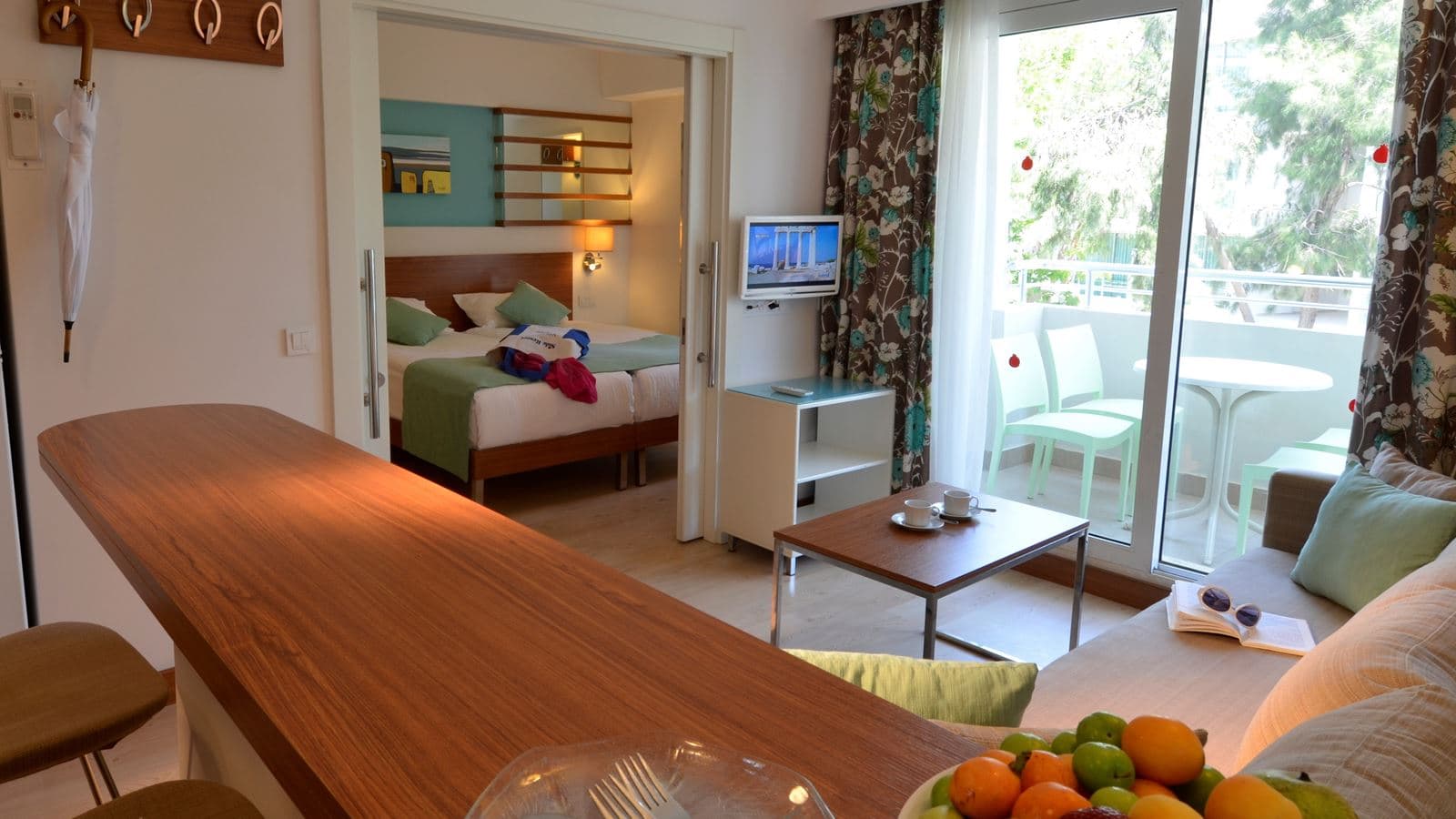 rooms-family-room-land-view