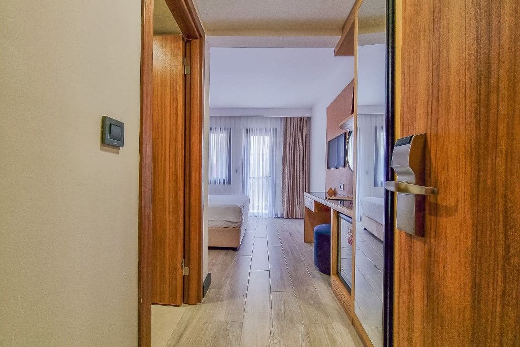 rooms-superior-room