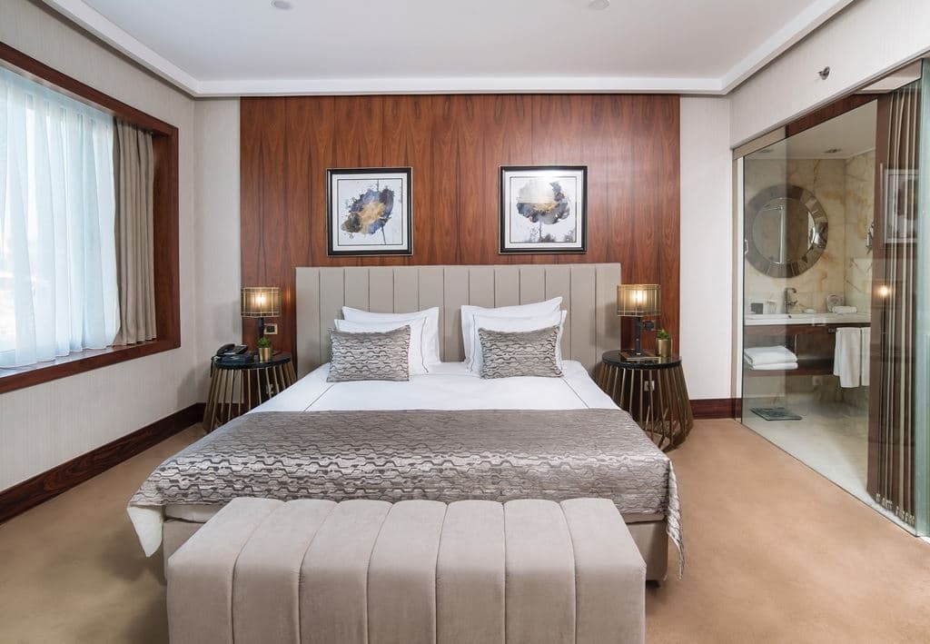 rooms-superior-room-city-view
