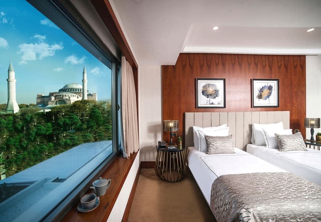 rooms-superior-room-city-view