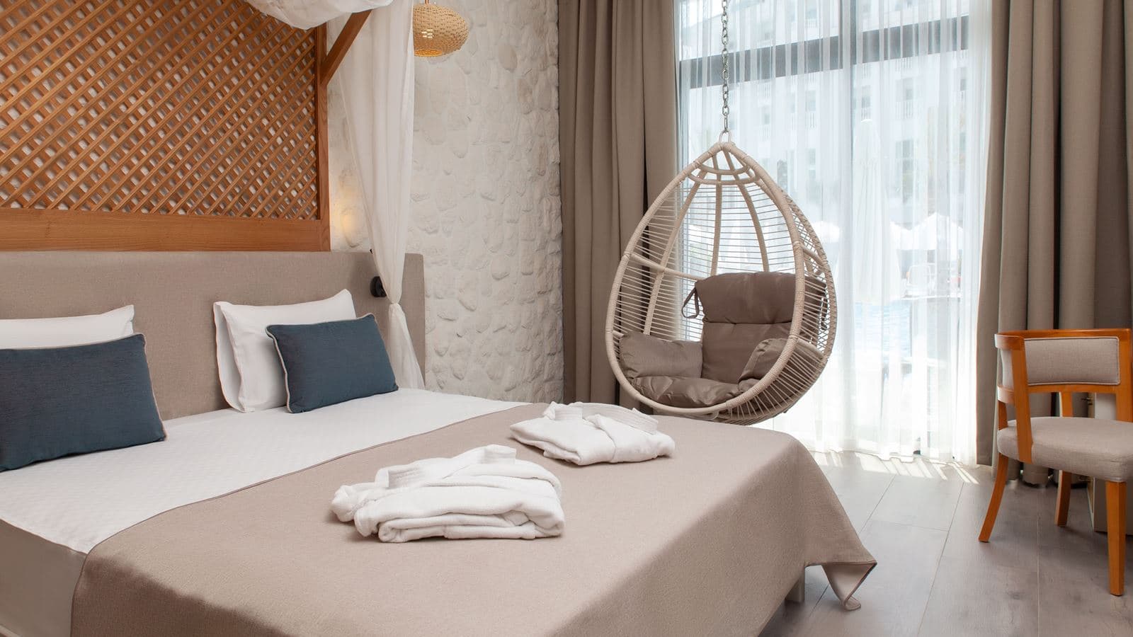 rooms-swimup-room