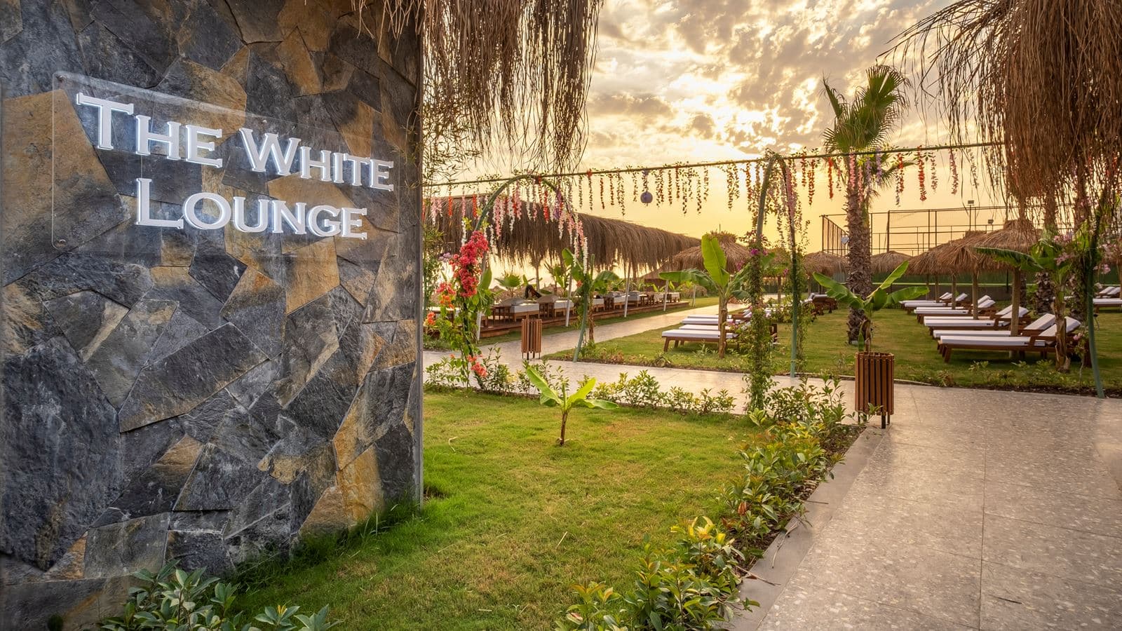 restaurants-the-white-lounge-snack