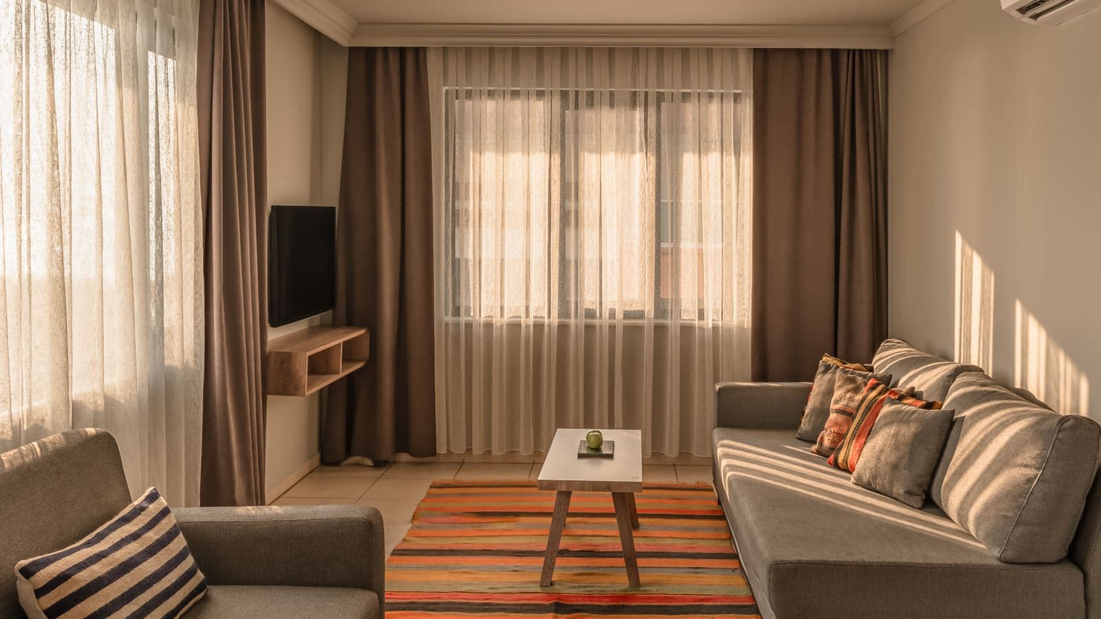 rooms-suit-room