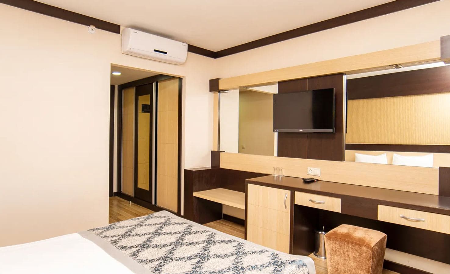 rooms-legend-room