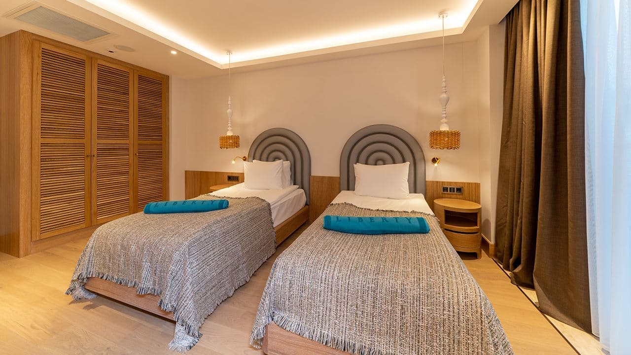 rooms-swim-up-villa