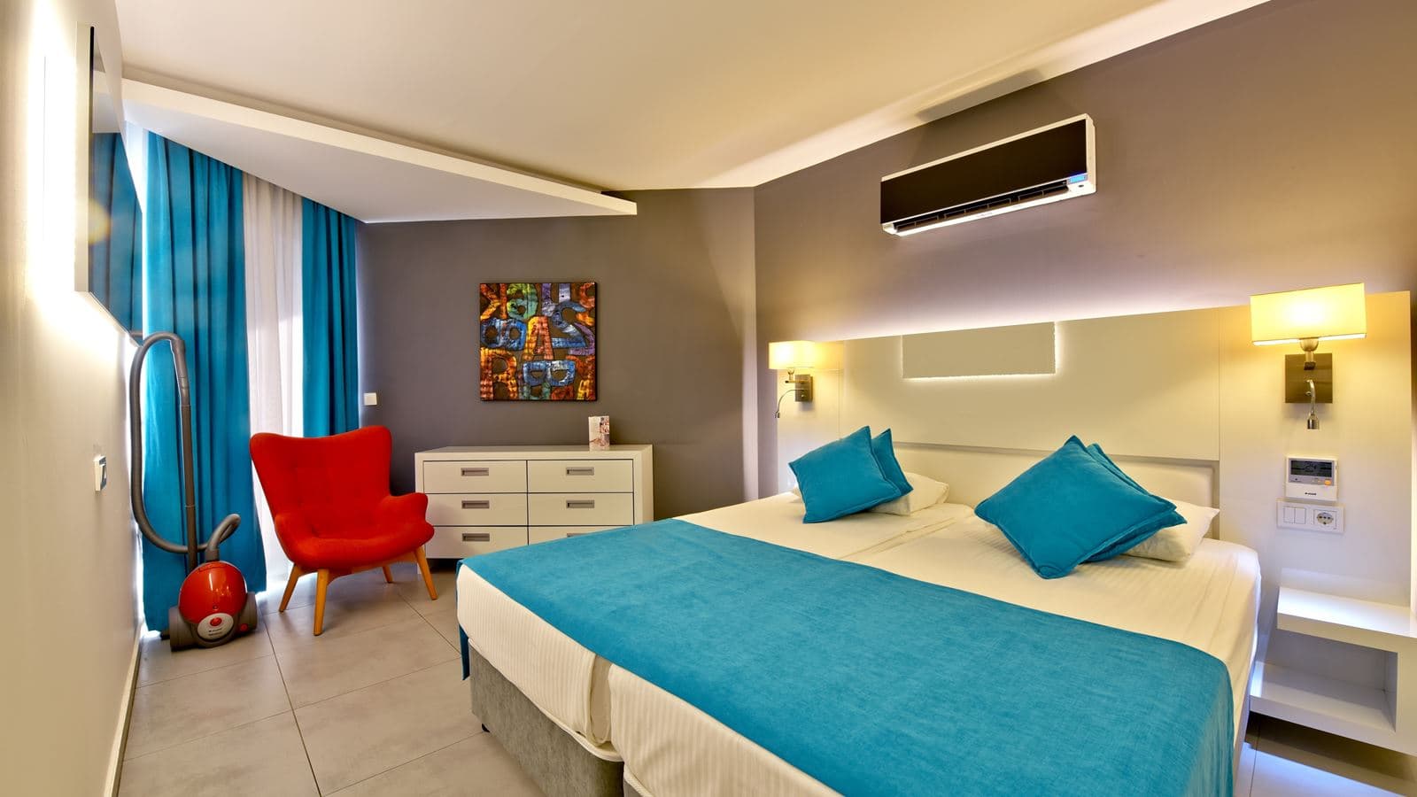 rooms-suit-family-room-with-one-bedroom