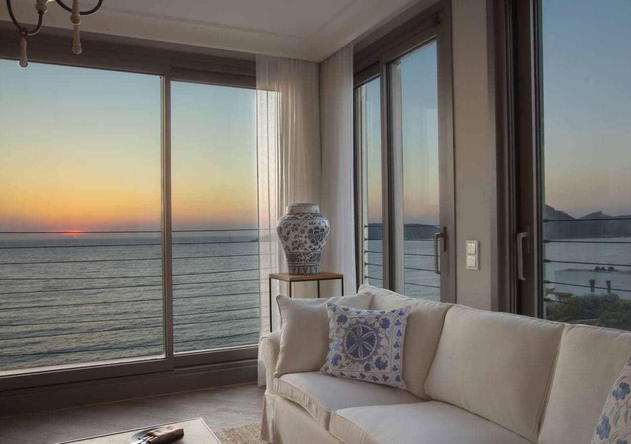 rooms-deluxe-balcony-sea-view-room