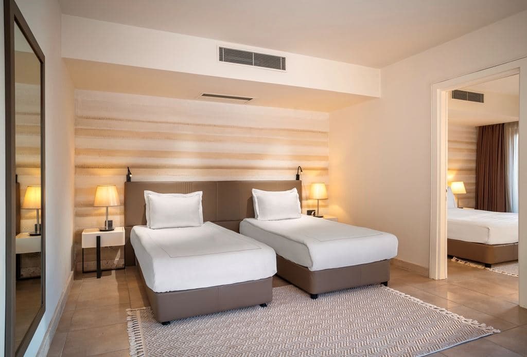 rooms-family-room-main-building