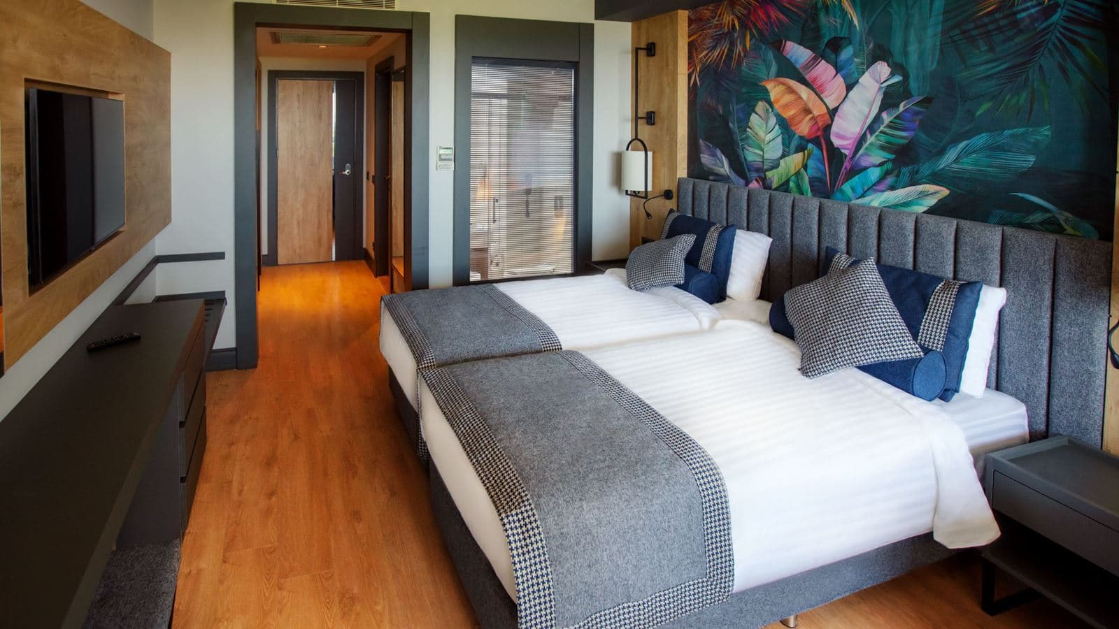 rooms-standard-room-land-view-neighbor-hotel-view
