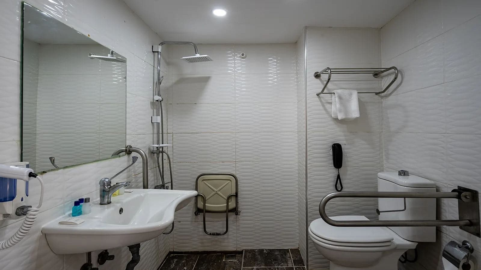 rooms-disabled-room--on-request-