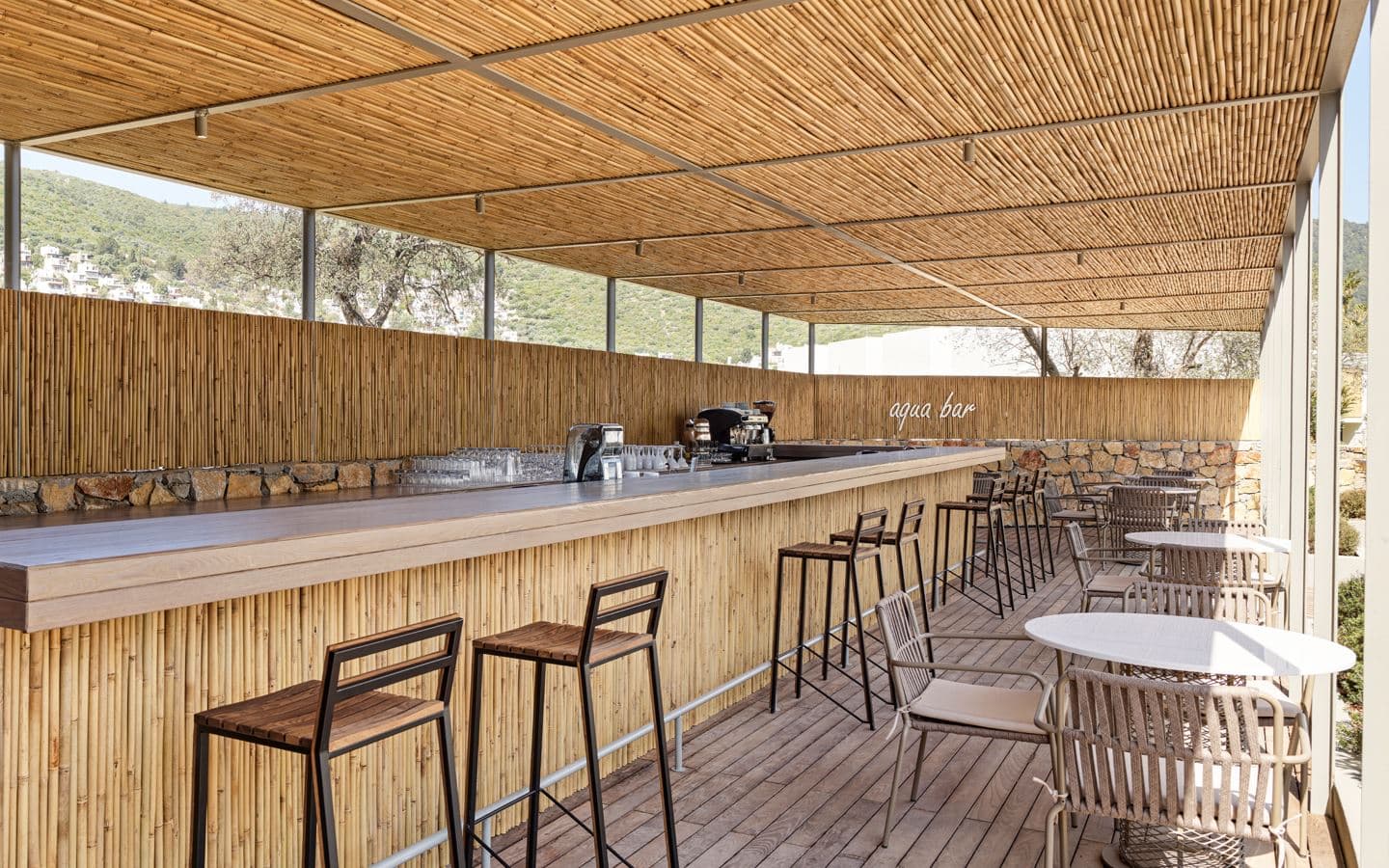 bars-aqua-bar