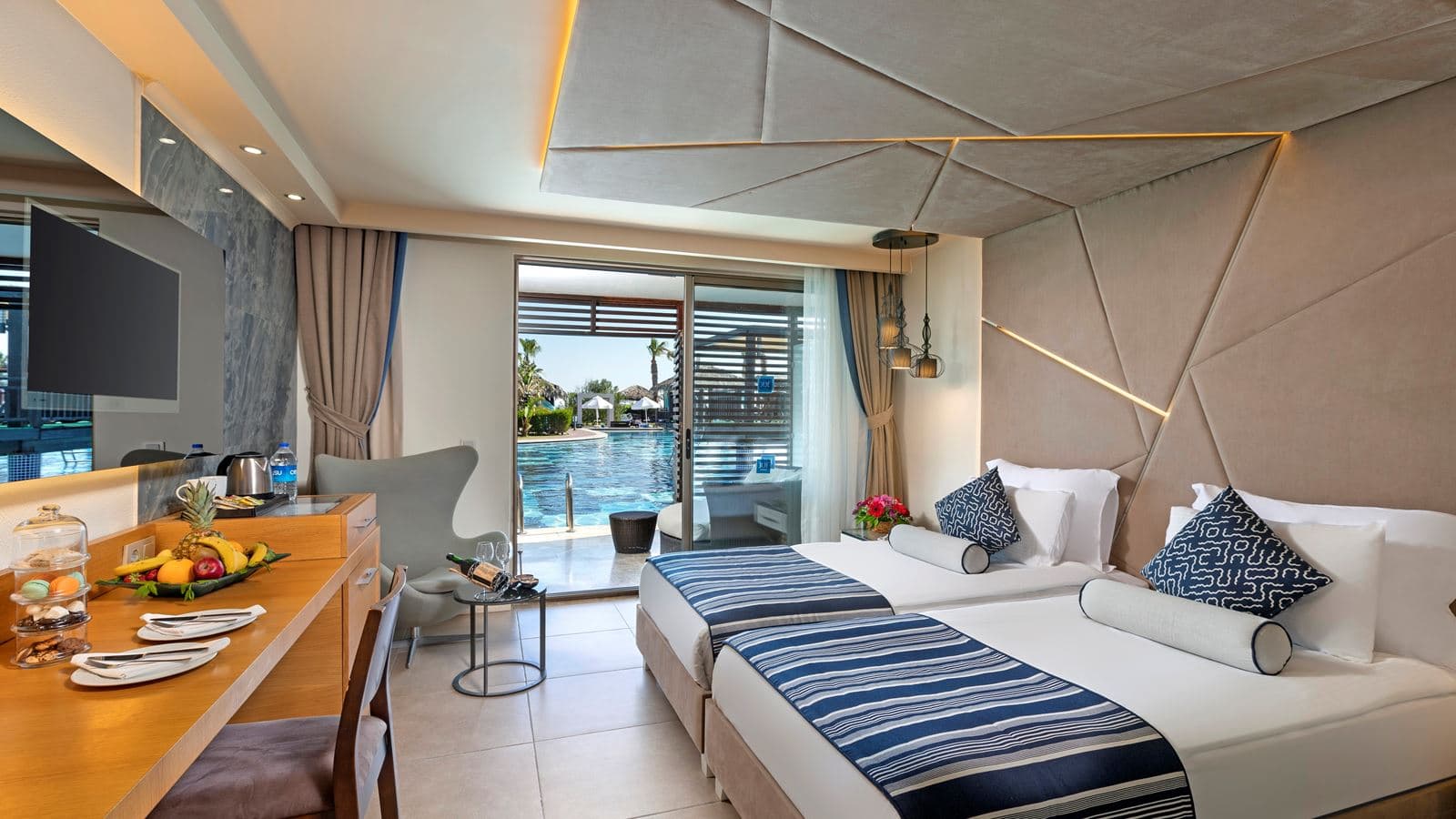 rooms-swimup-room