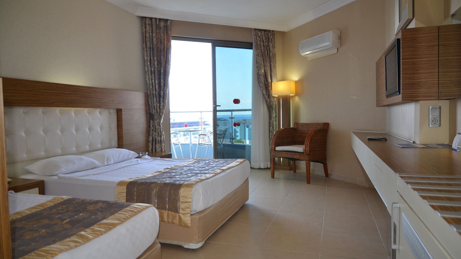 rooms-dbl-room-main-building