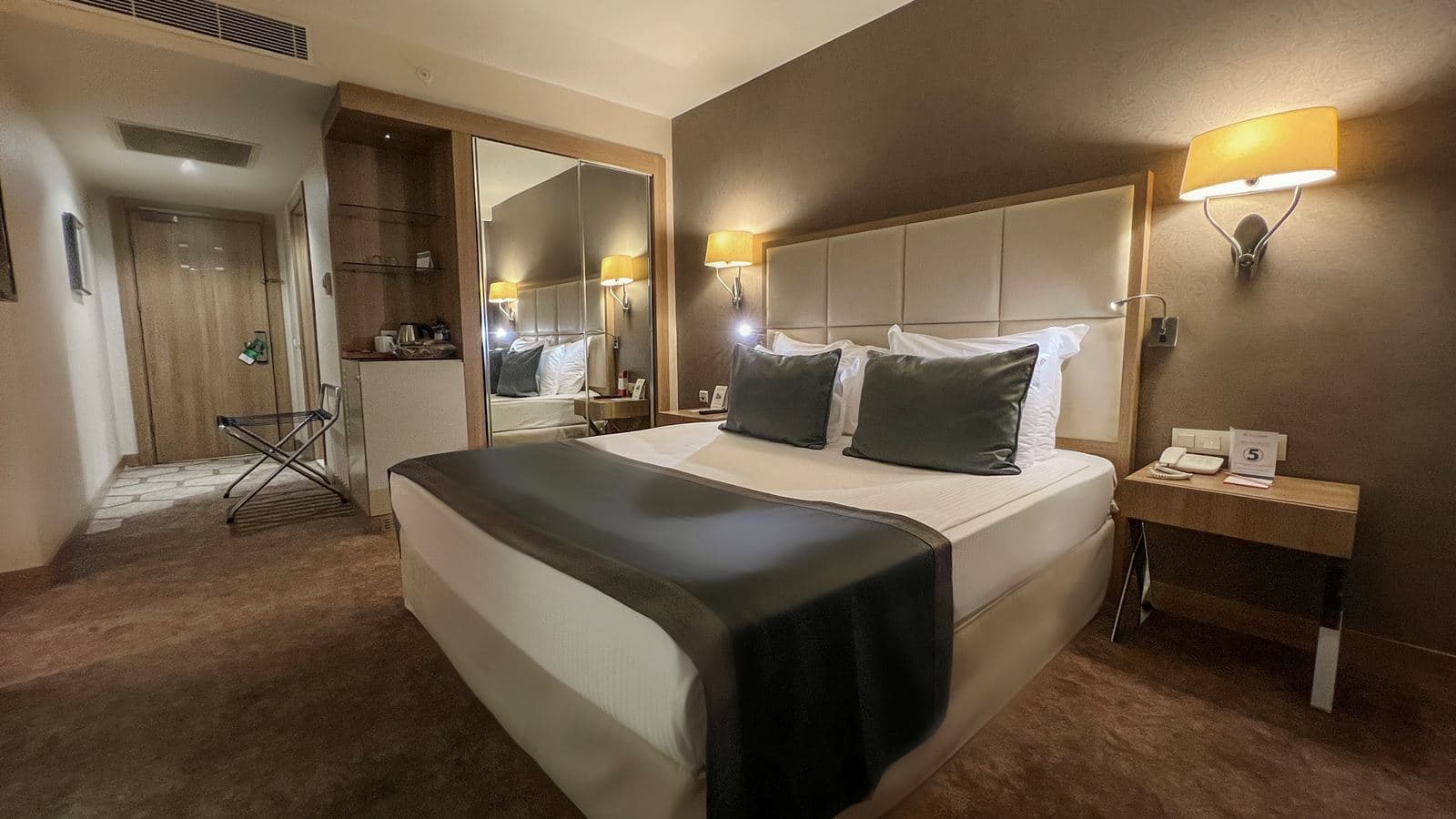 rooms-deluks-oda