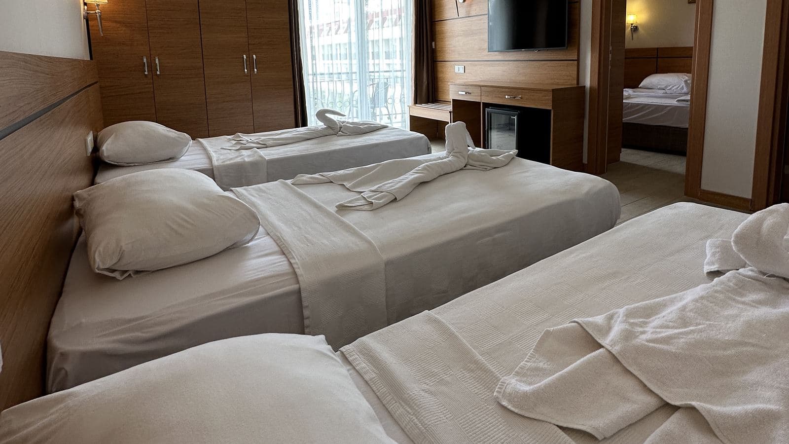 rooms-family-room