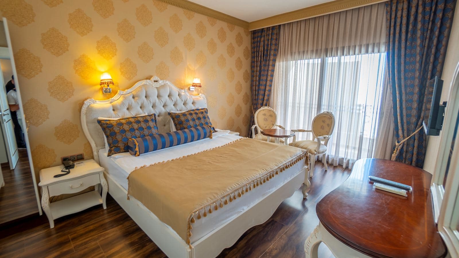 rooms-suite-room