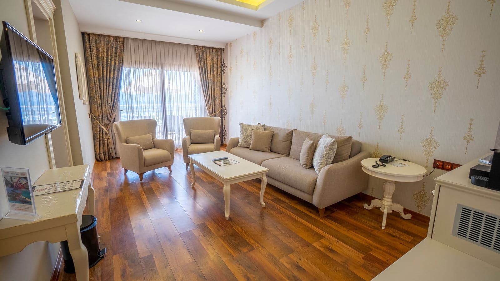 rooms-suite-room