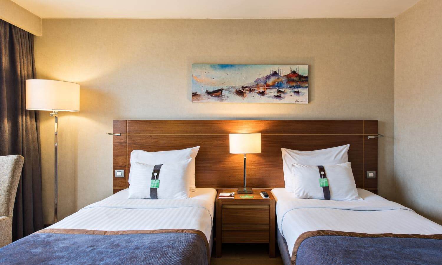 rooms-deluxe-room