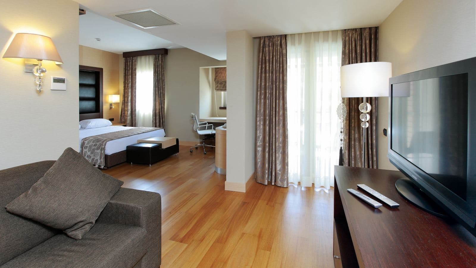 rooms-deluxe-room