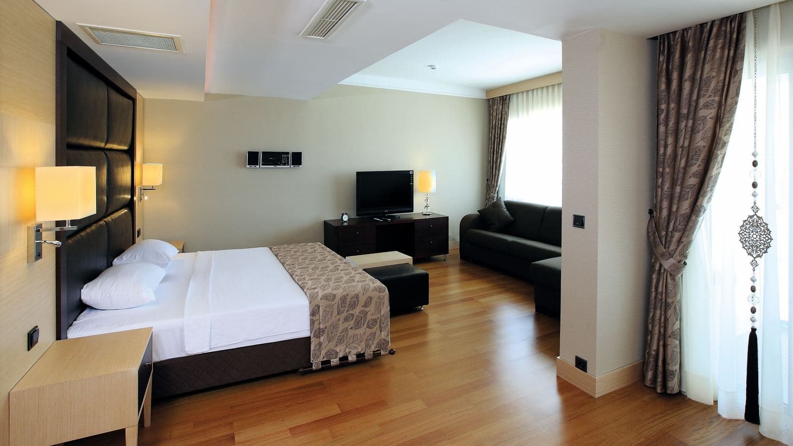 rooms-deluxe-room