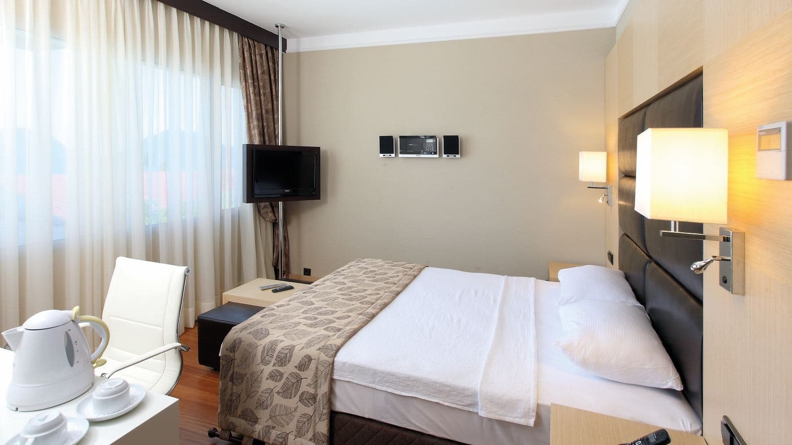 rooms-deluxe-room