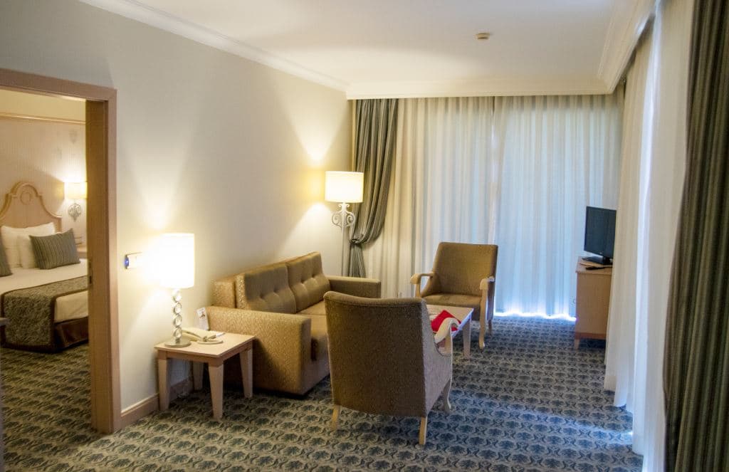 rooms-deluxe-suite