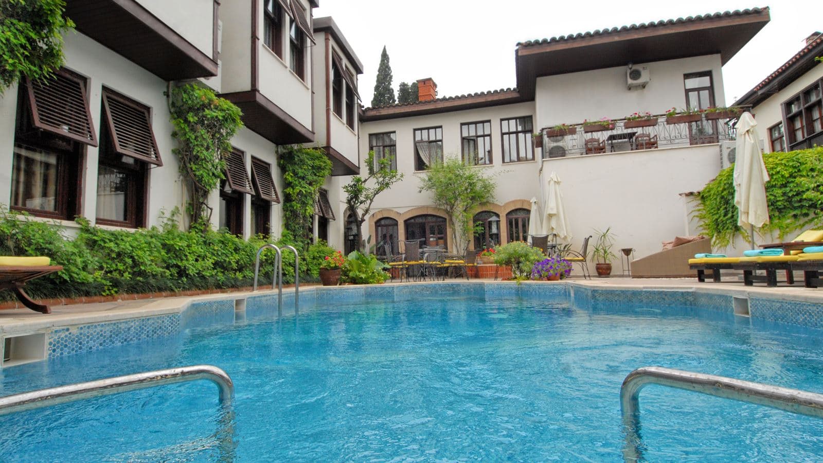 pools-outdoor-pool