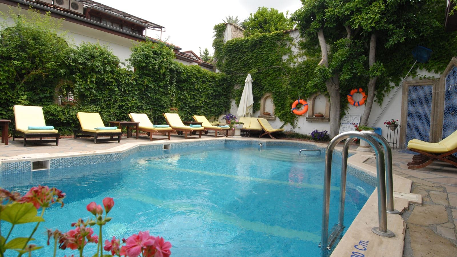 pools-outdoor-pool