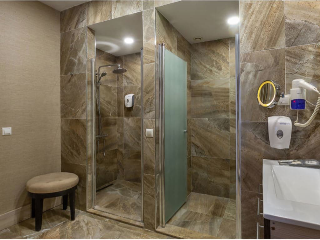 rooms-connection-room