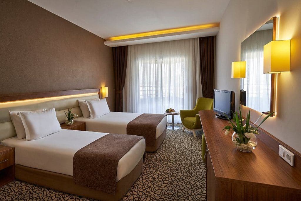 rooms-standard-room-land-view