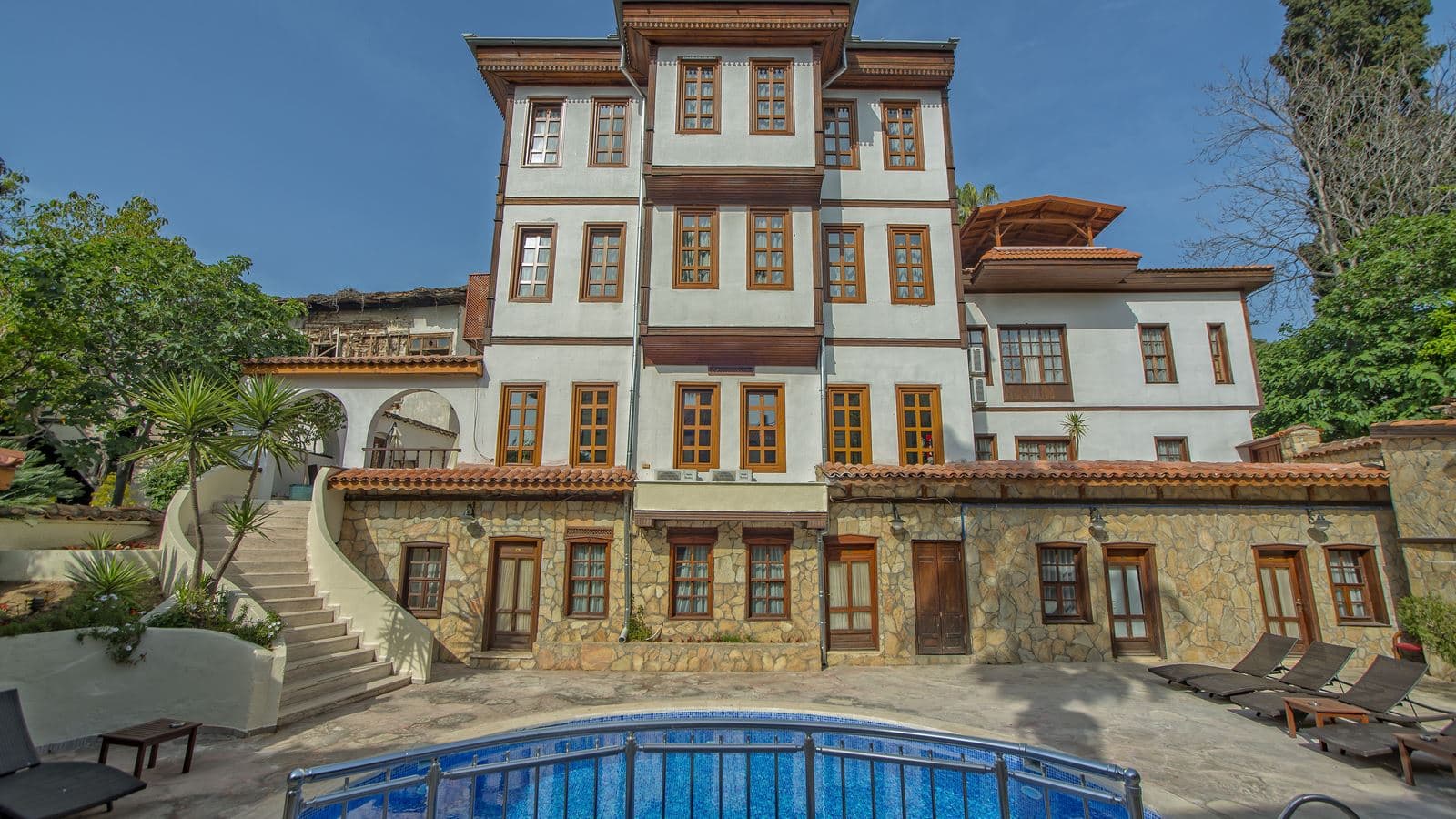 pools-outdoor-pool