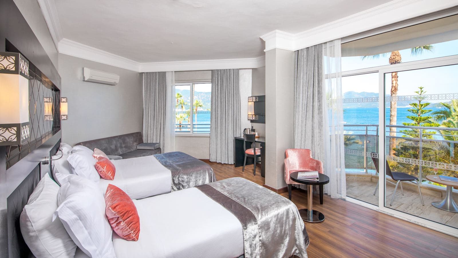 rooms-coral-room