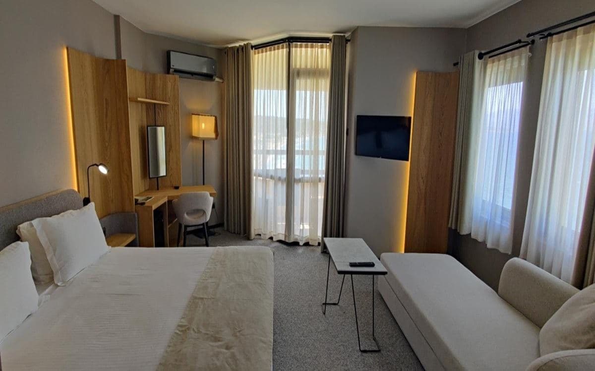 rooms-deluxe-room