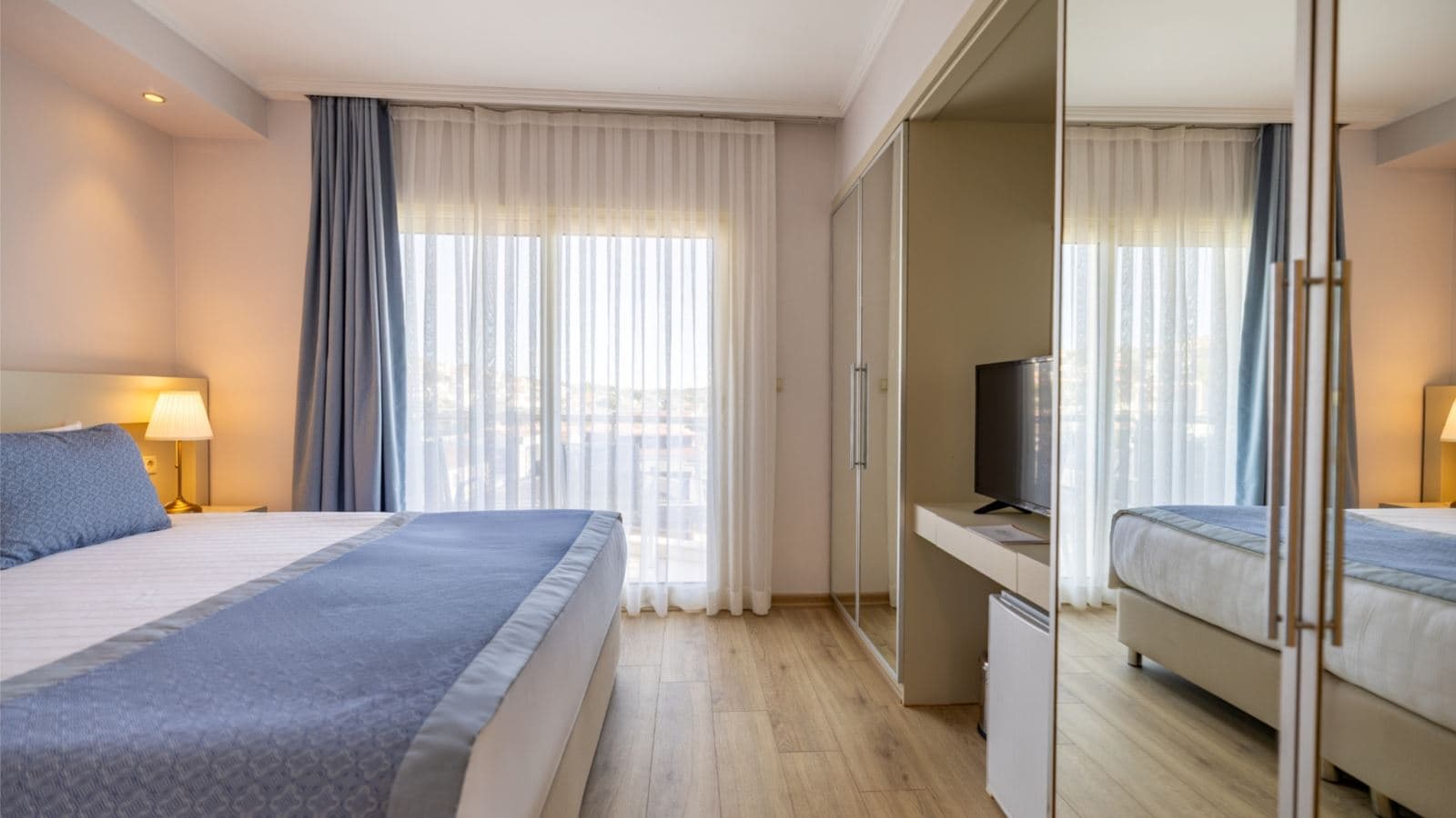 rooms-superior-room-landview-with-balcony
