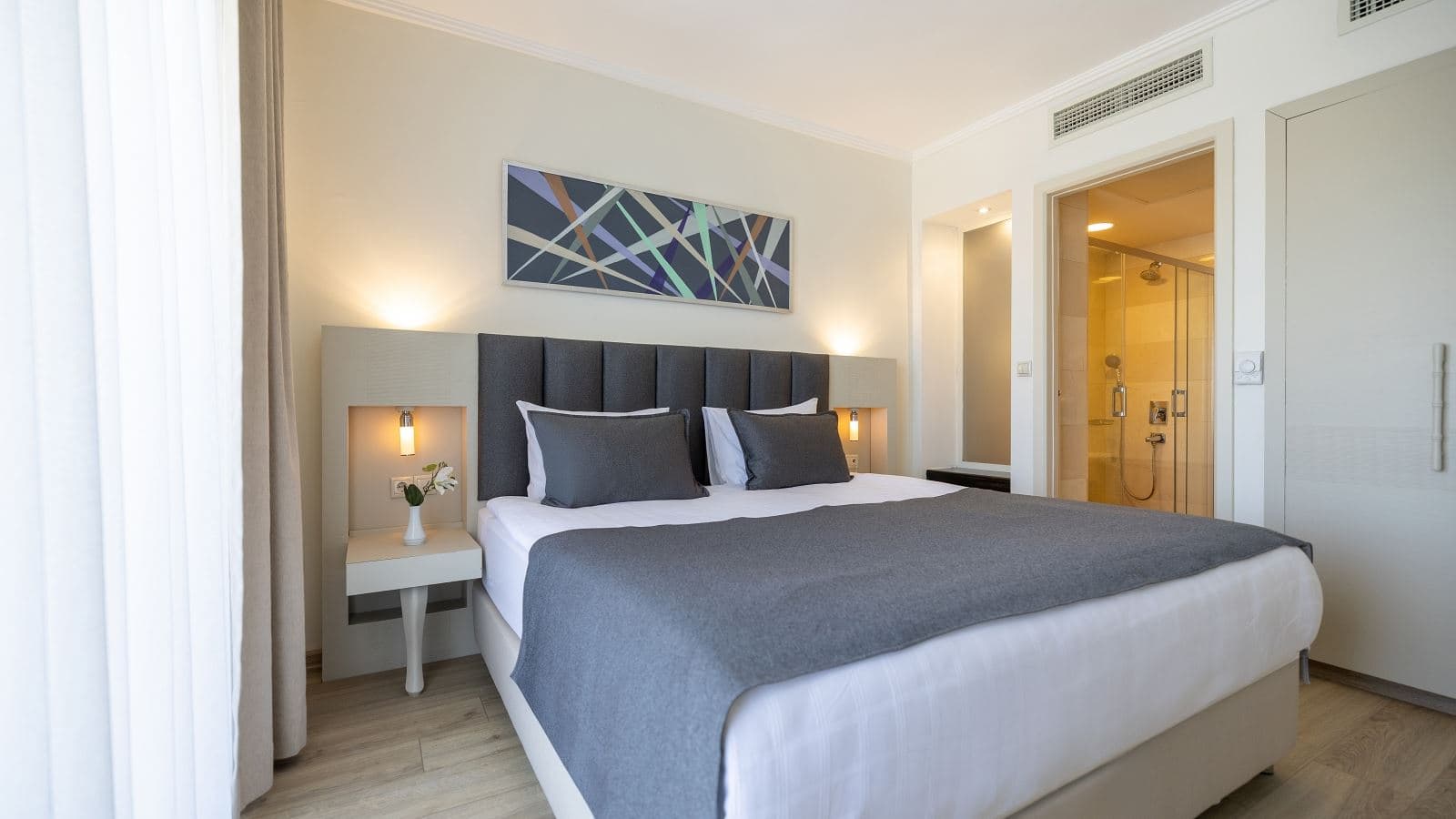 rooms-junior-suite-room