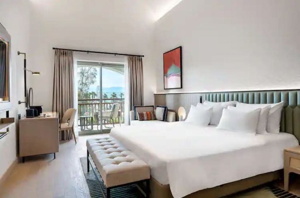 rooms-collection-premium-room-with-balcony-sea-view