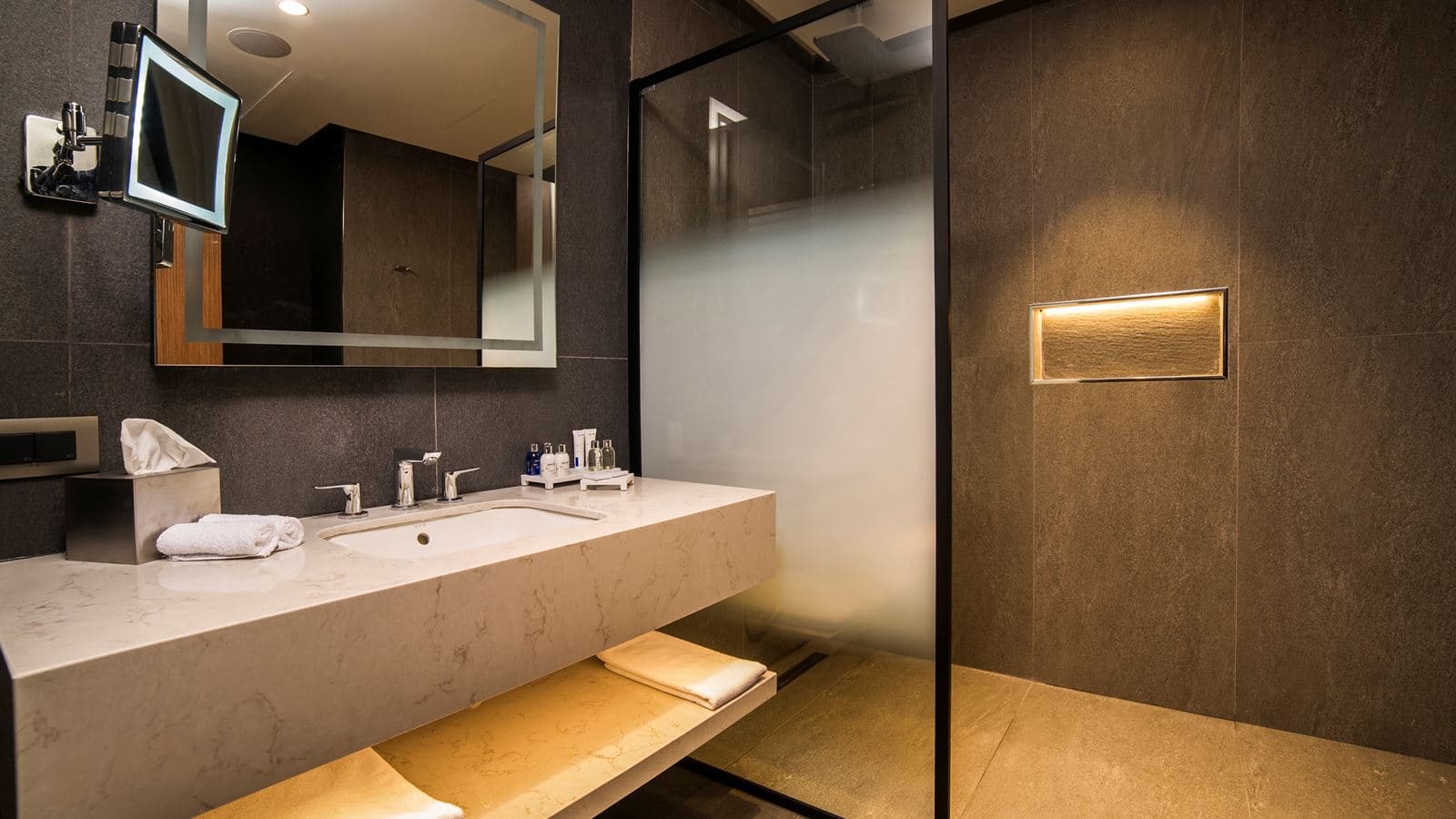 rooms-junior-suite-mountain-view