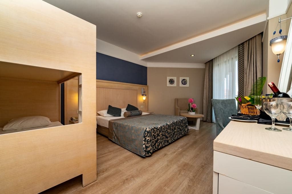 rooms-standard-bunkbed-side-sea-view