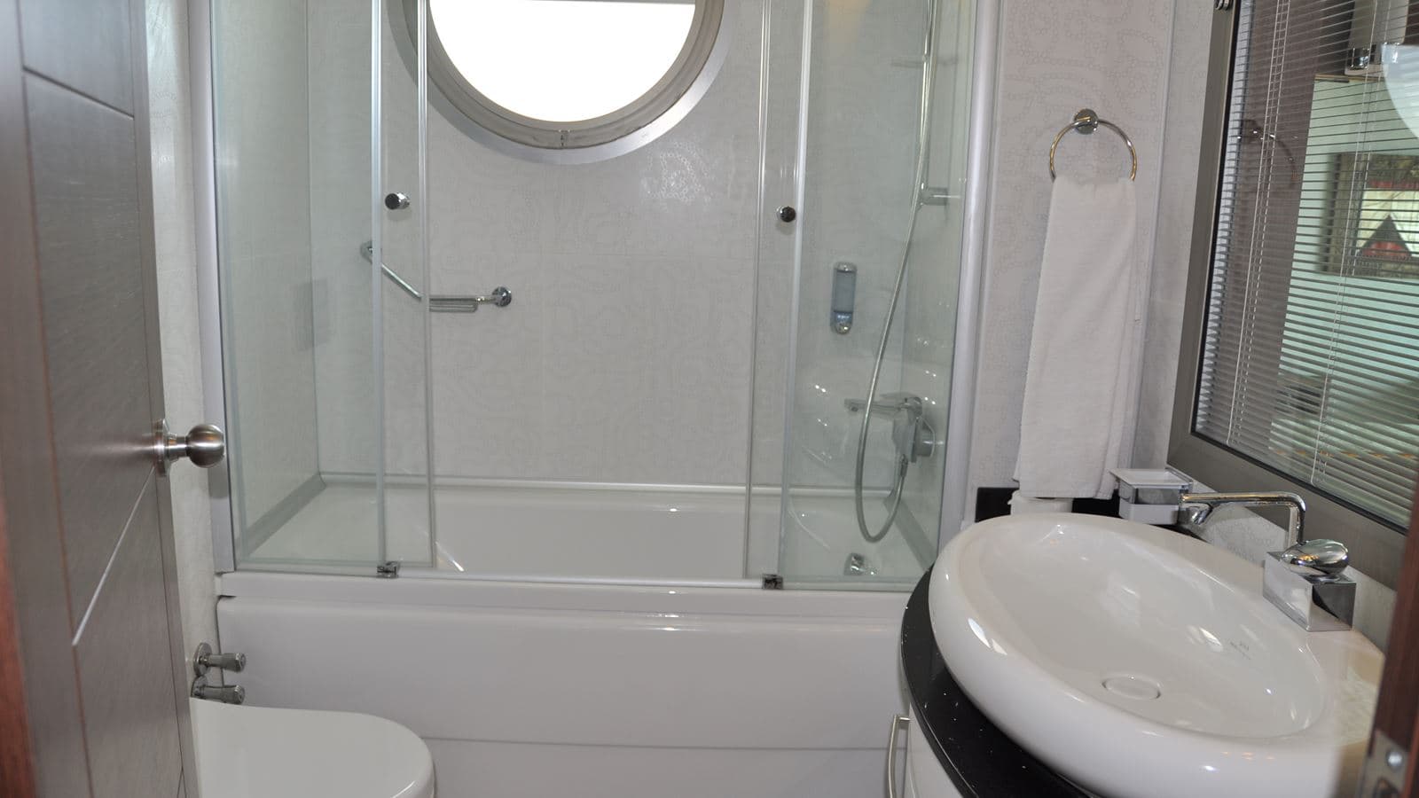 rooms-deluxe-room