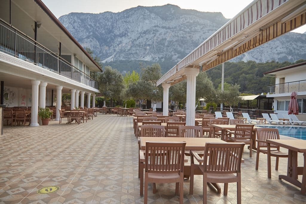 restaurants-get-enjoy-snack-restaurant