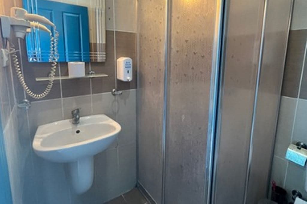 rooms-economy-room