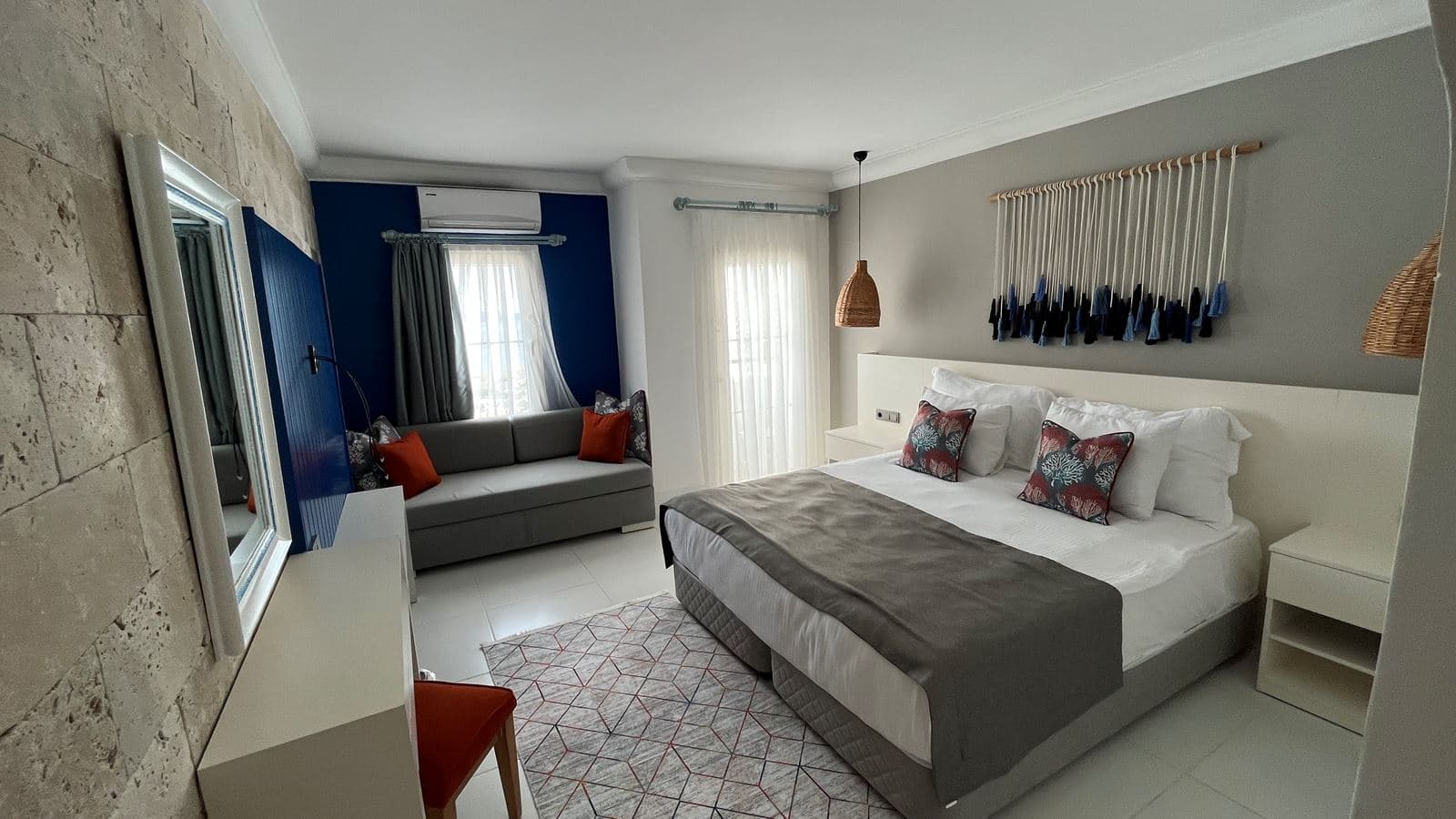 rooms-club-room