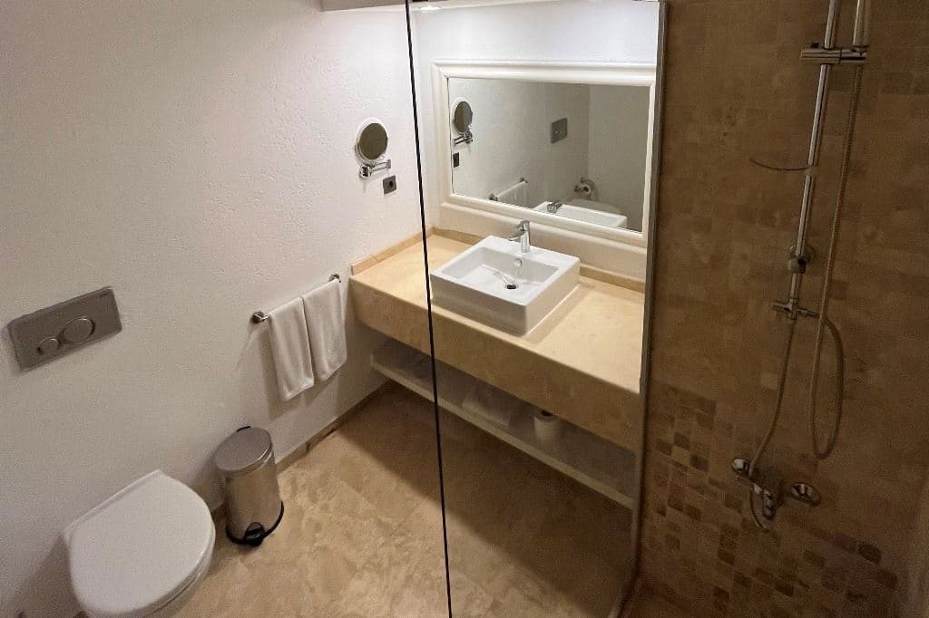 rooms-club-room