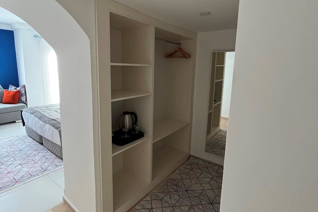 rooms-club-room