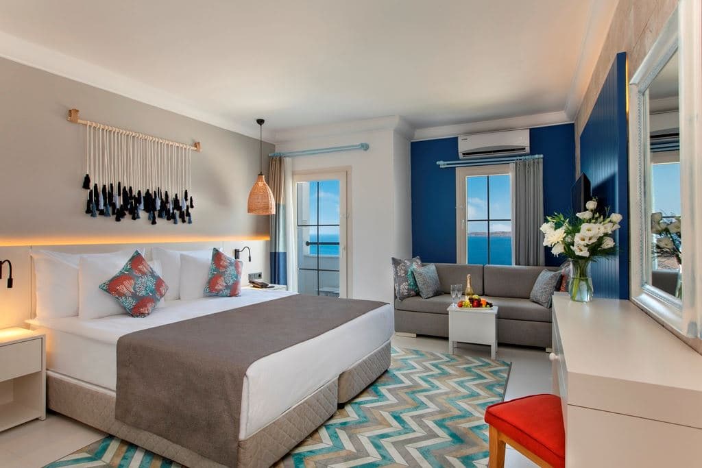 rooms-club-room