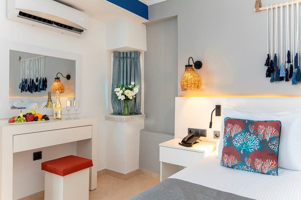 rooms-club-room