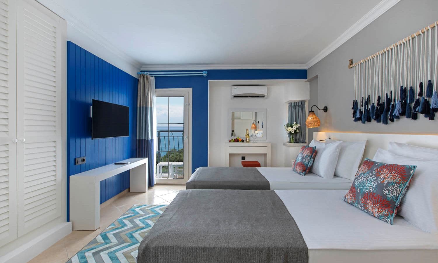rooms-club-room
